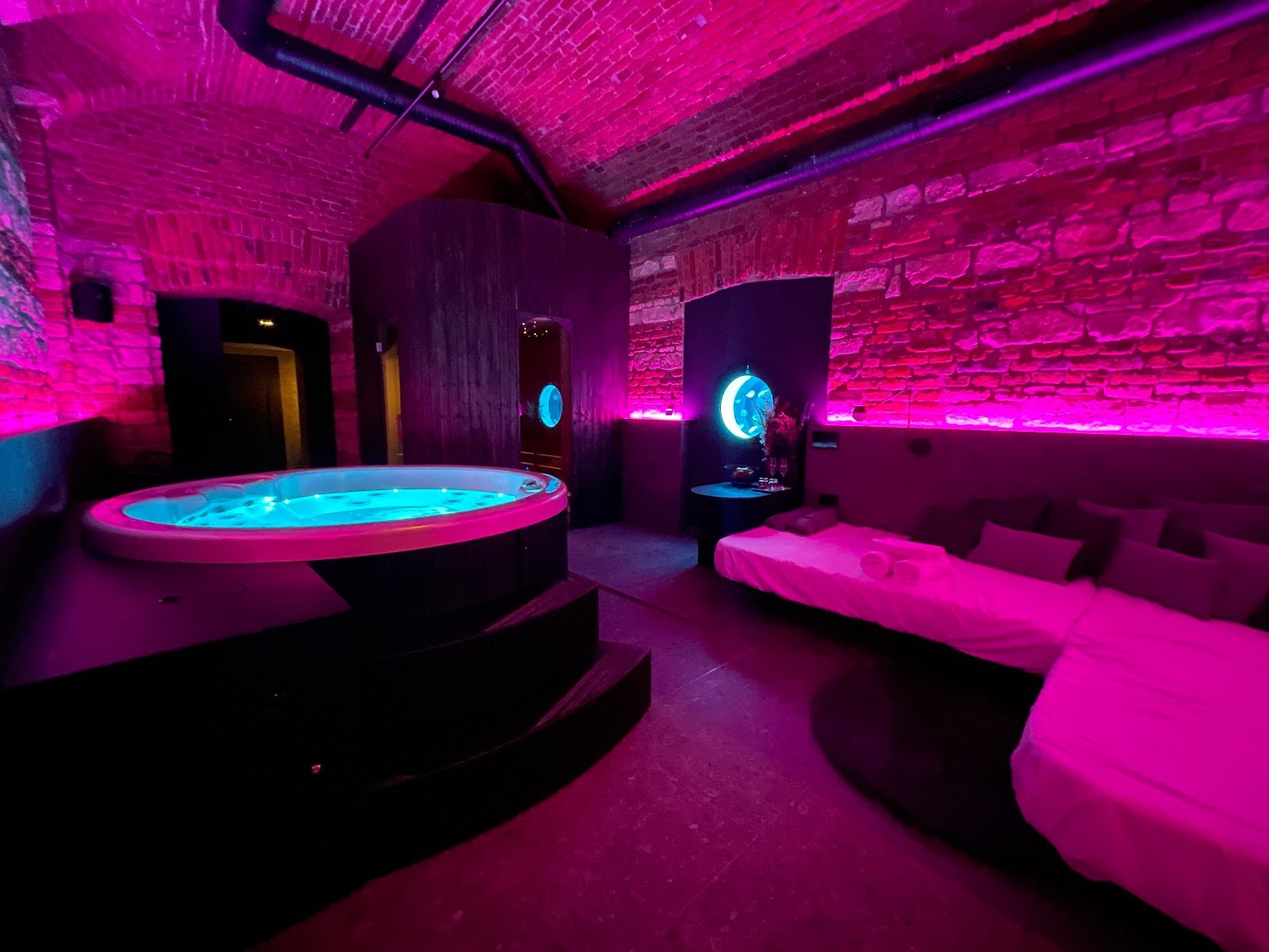 Paradise -Erotic Massage Prague - Erotic Massage in Petrska Tvr, Czechia