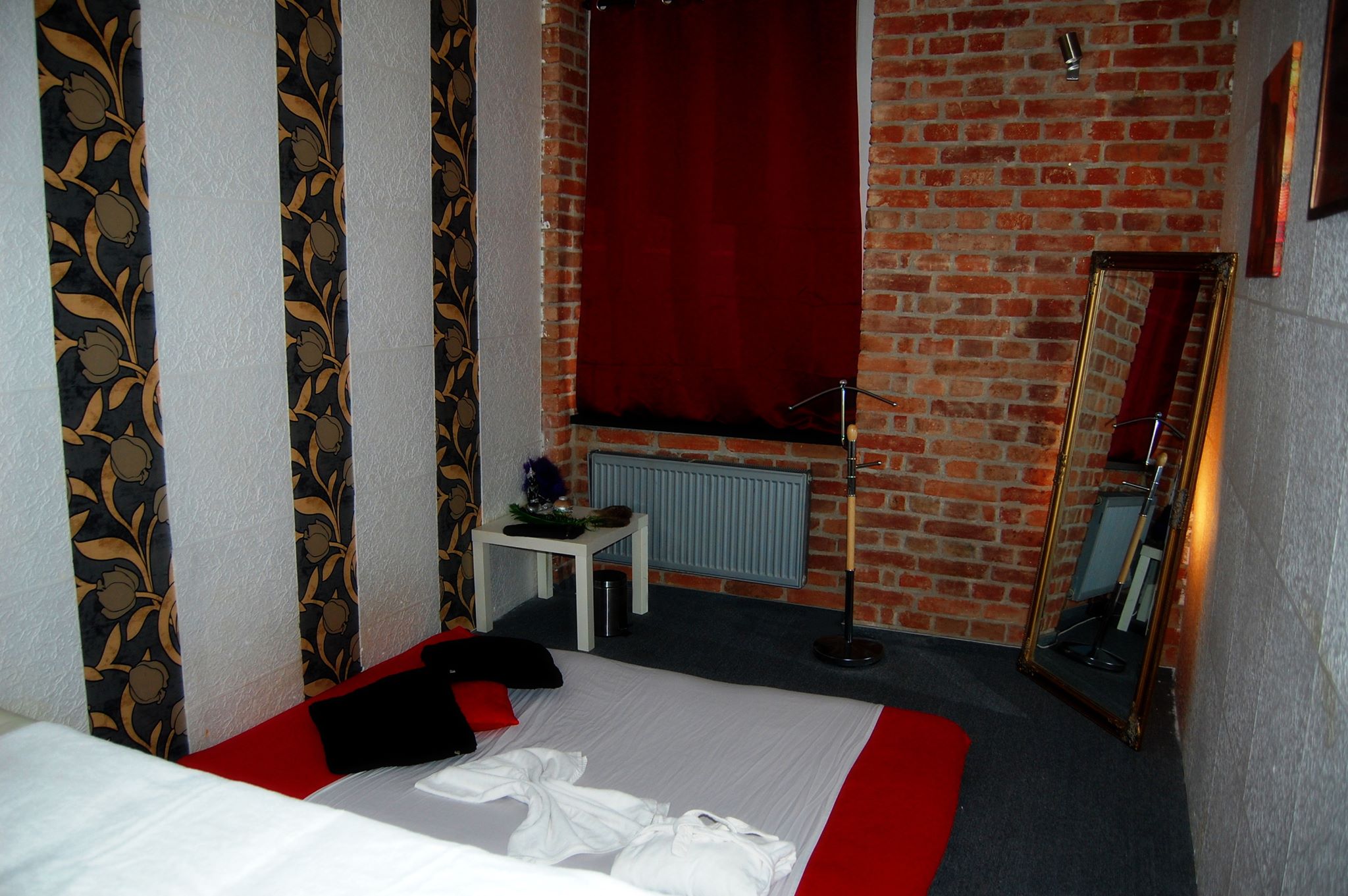 Le Cabaret - Erotic Massage in Pilsen 3 Ji Ni P Edm Sti, Czechia