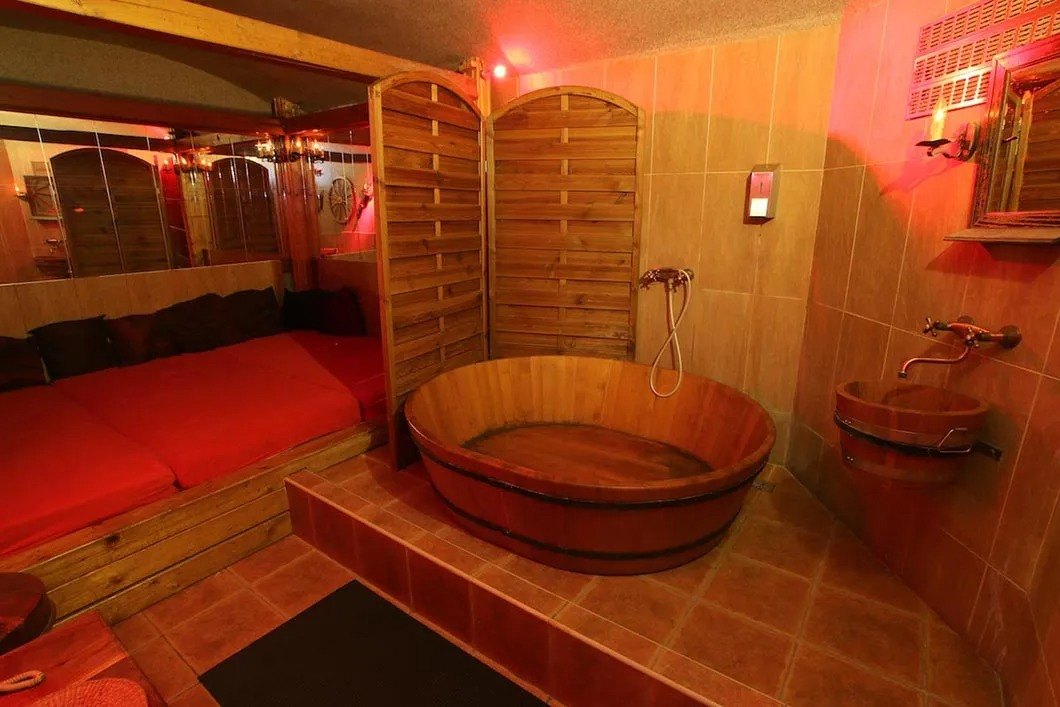 Sweet Paradise - Dolly - Nightclub in Prague 3 I Kov, Czechia