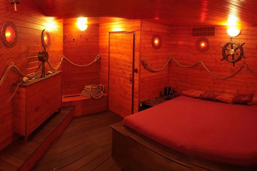 Sweet Paradise - Dolly - Nightclub in Prague 3 I Kov, Czechia