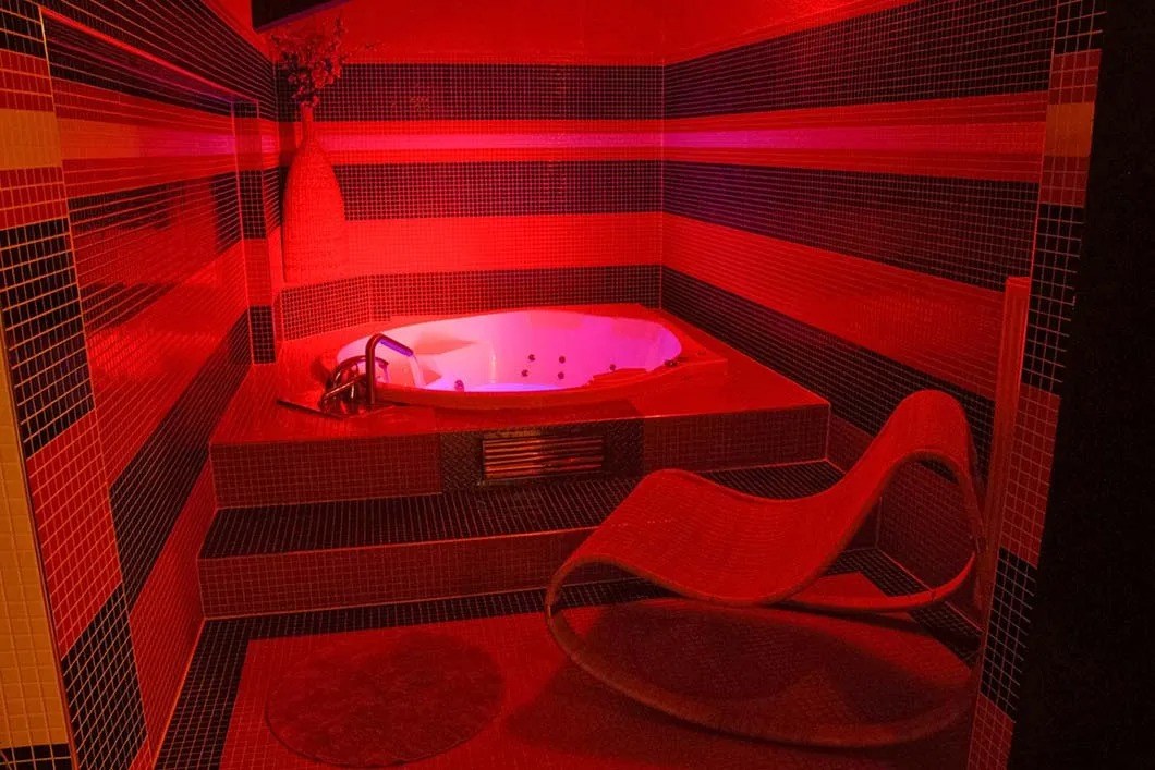 Sweet Paradise - Dolly - Nightclub in Prague 3 I Kov, Czechia