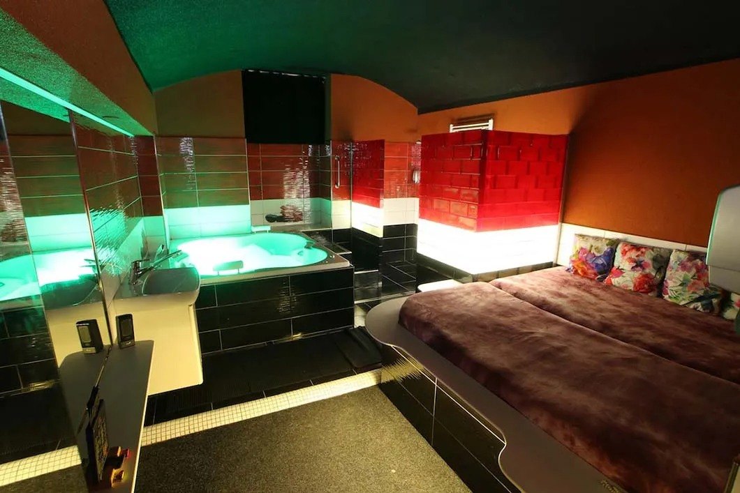 Sweet Paradise - Dolly - Nightclub in Prague 3 I Kov, Czechia