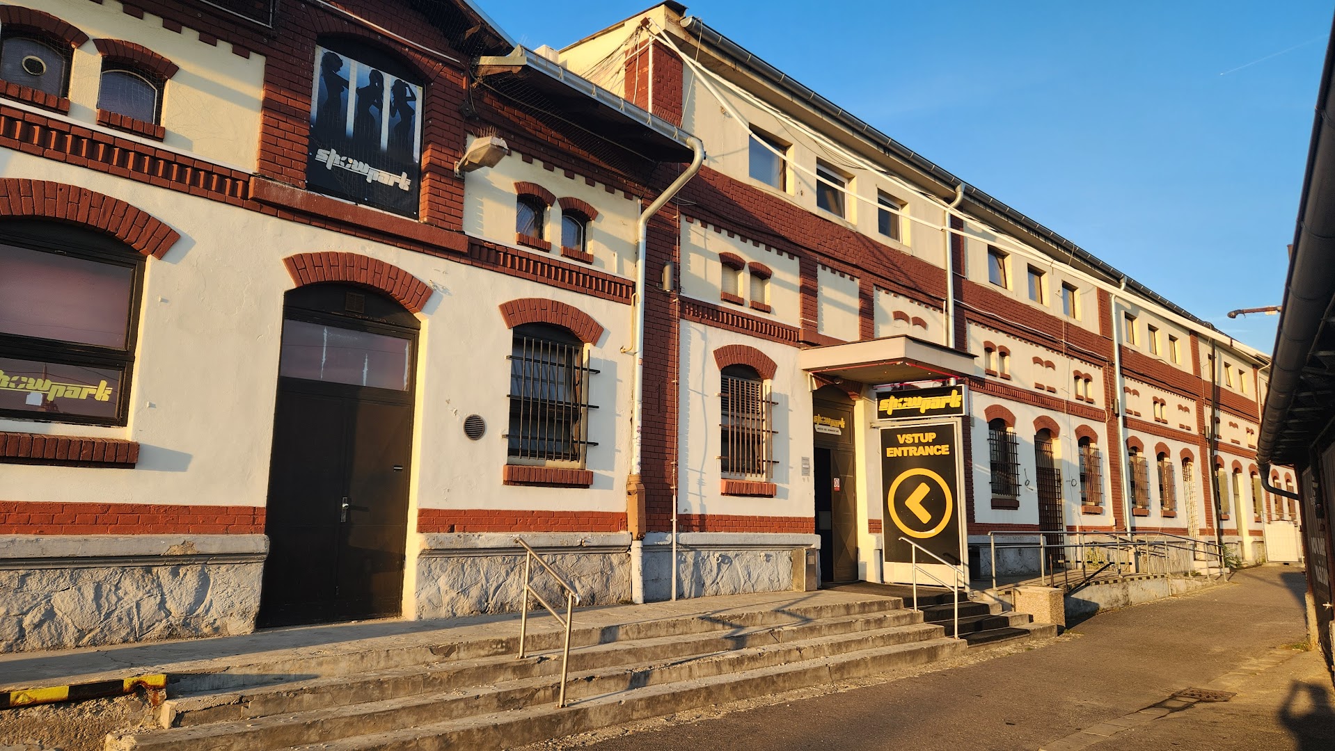 Showpark Market - Nightclub in Prague 7 Hole Ovice, Czechia