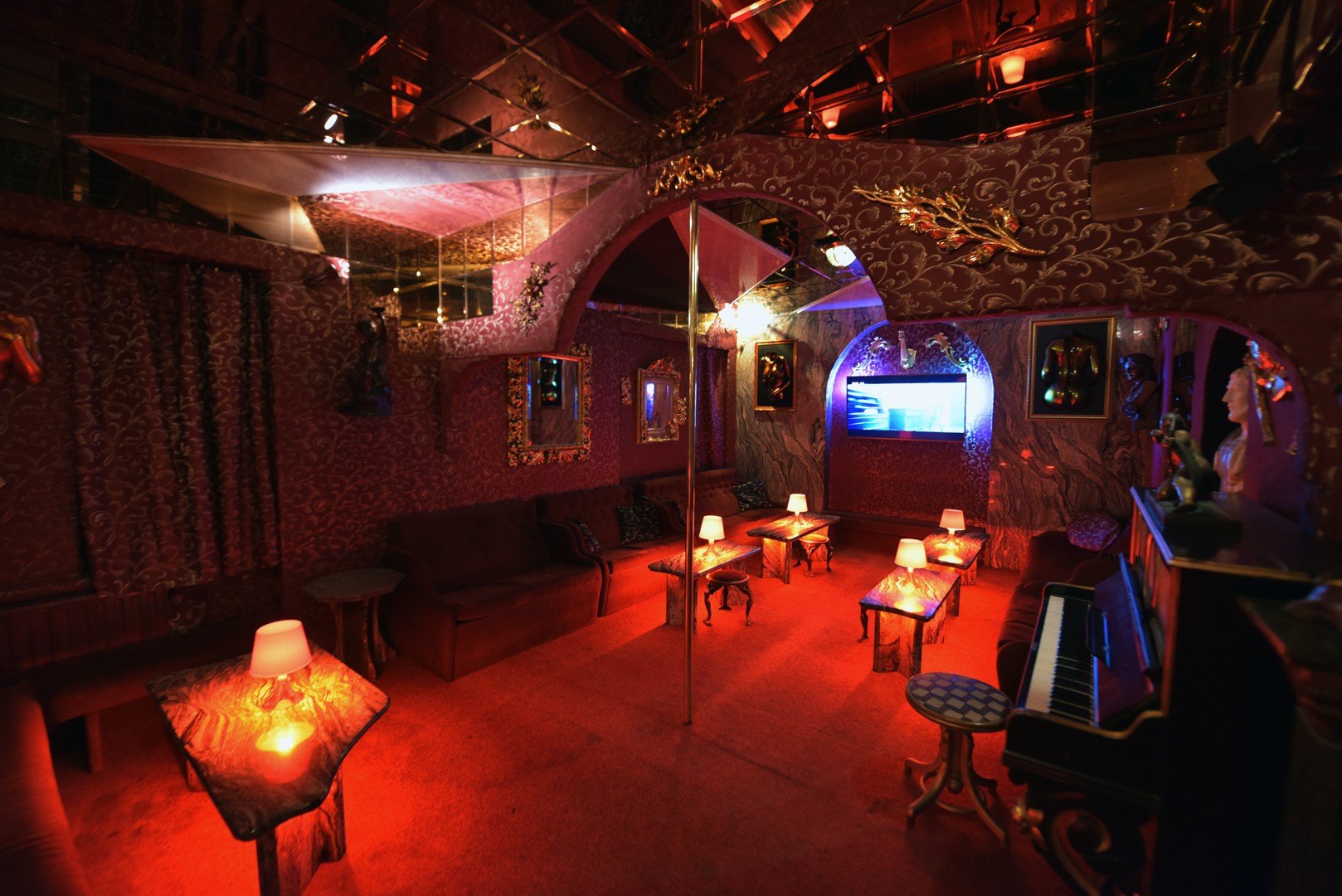 Night Club Velvet - Nightclub in Prague, Czechia