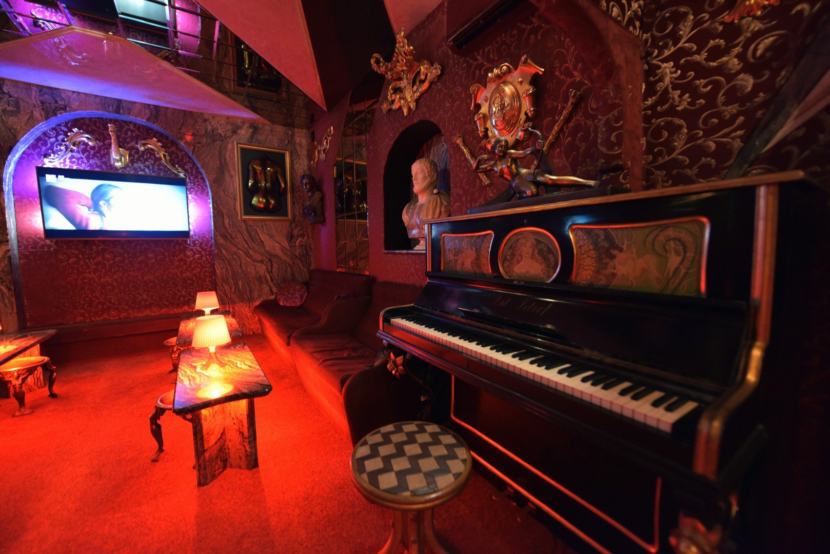 Night Club Velvet - Nightclub in Prague, Czechia