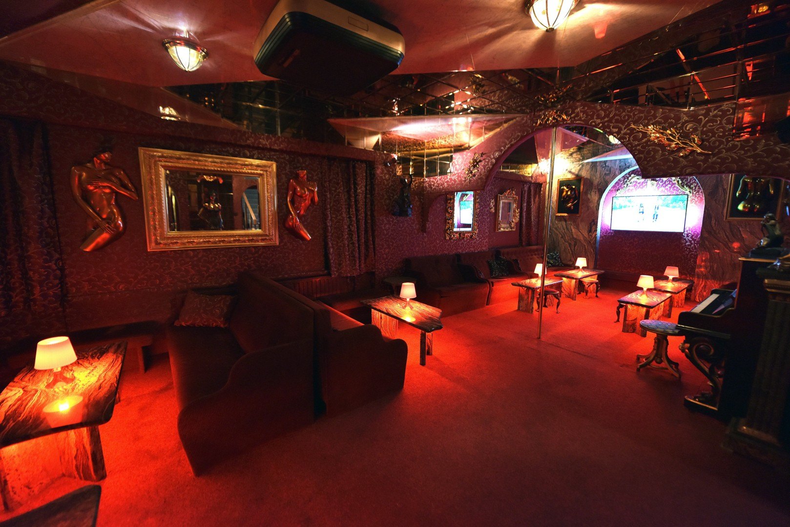 Night Club Velvet - Nightclub in Prague, Czechia