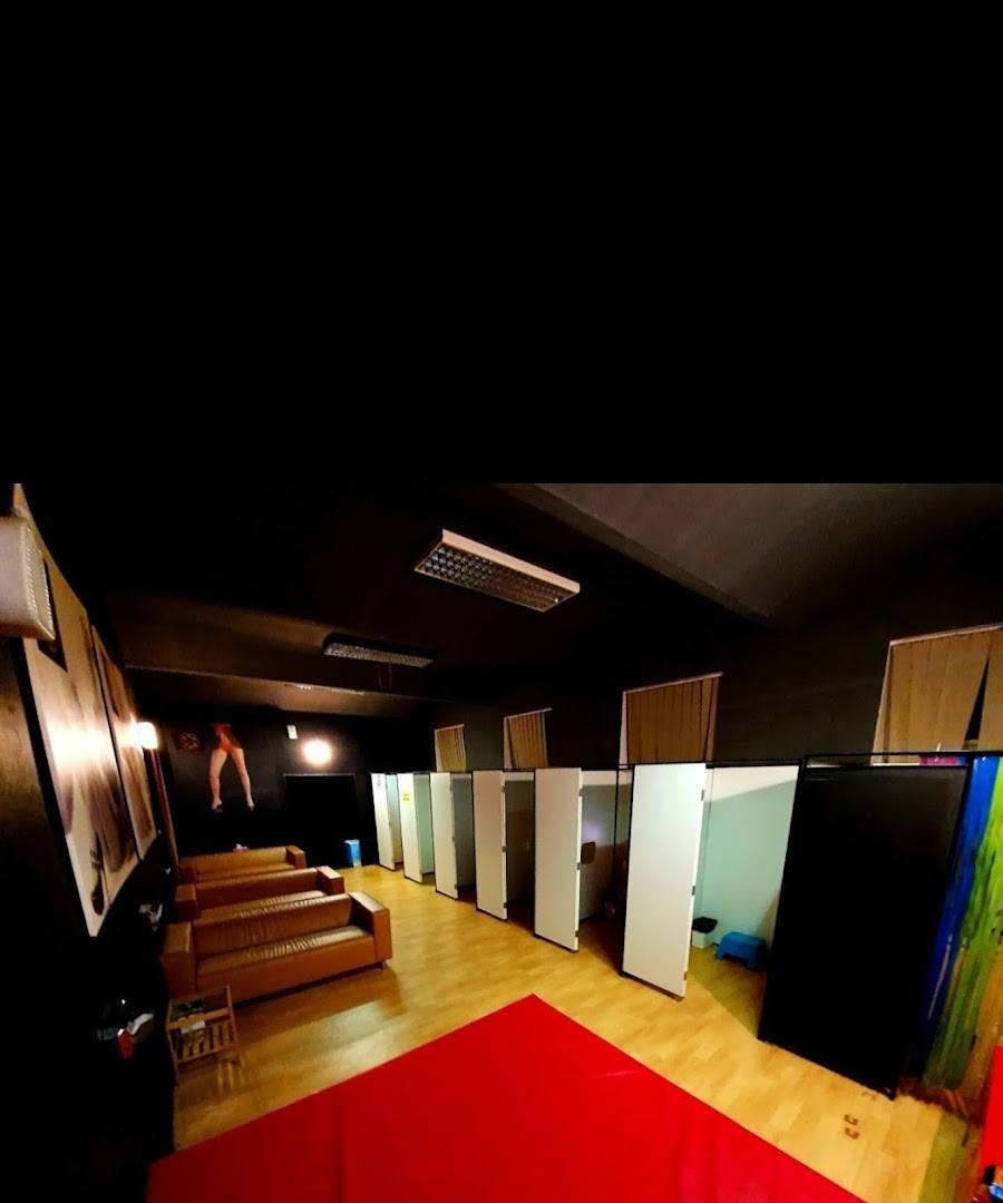 Klub Sabinovka - Pornokino-cine-kino-sexshop-sling - Swinger Club in Prague, Czechia