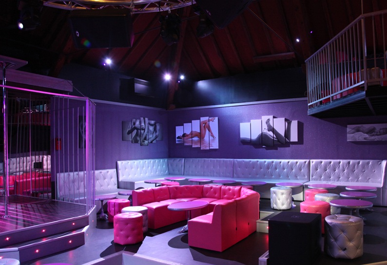 L'exhib Club Prive - Swinger Club in Amancy, France