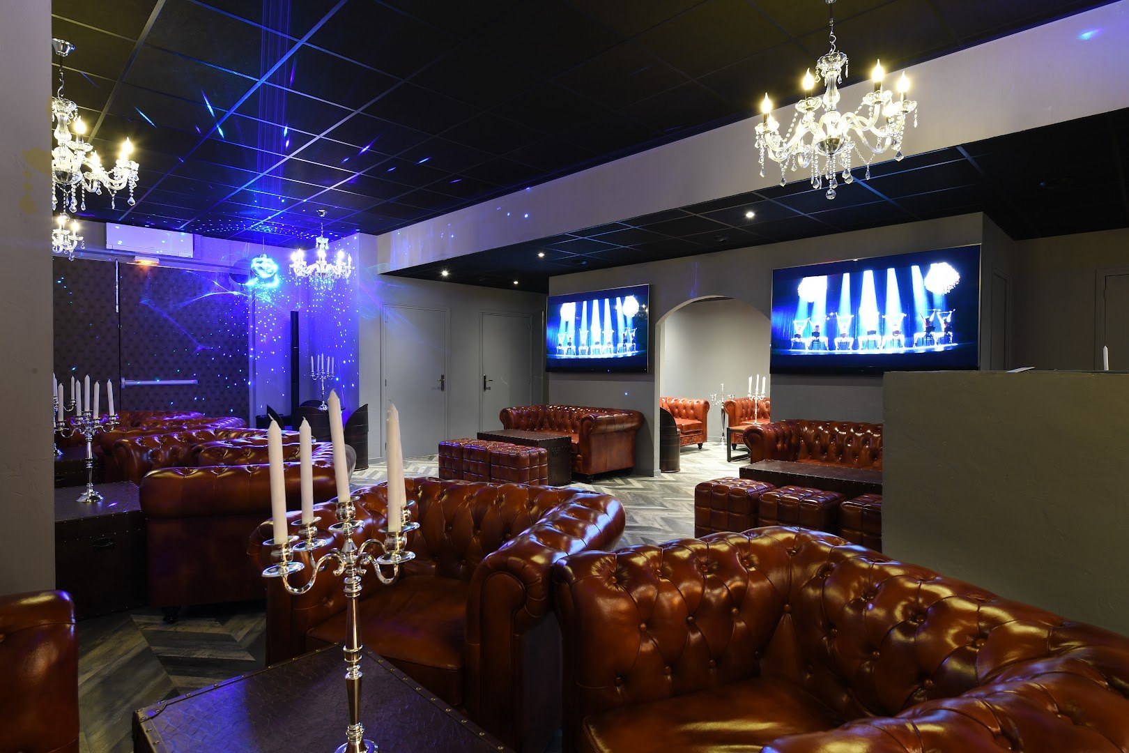 Lounge Bar Cr ( Confrérie Des Reines ) - Nightclub in Antibes, France