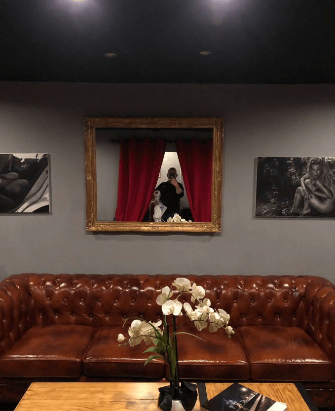 Lounge Bar Cr ( Confrérie Des Reines ) - Nightclub in Antibes, France