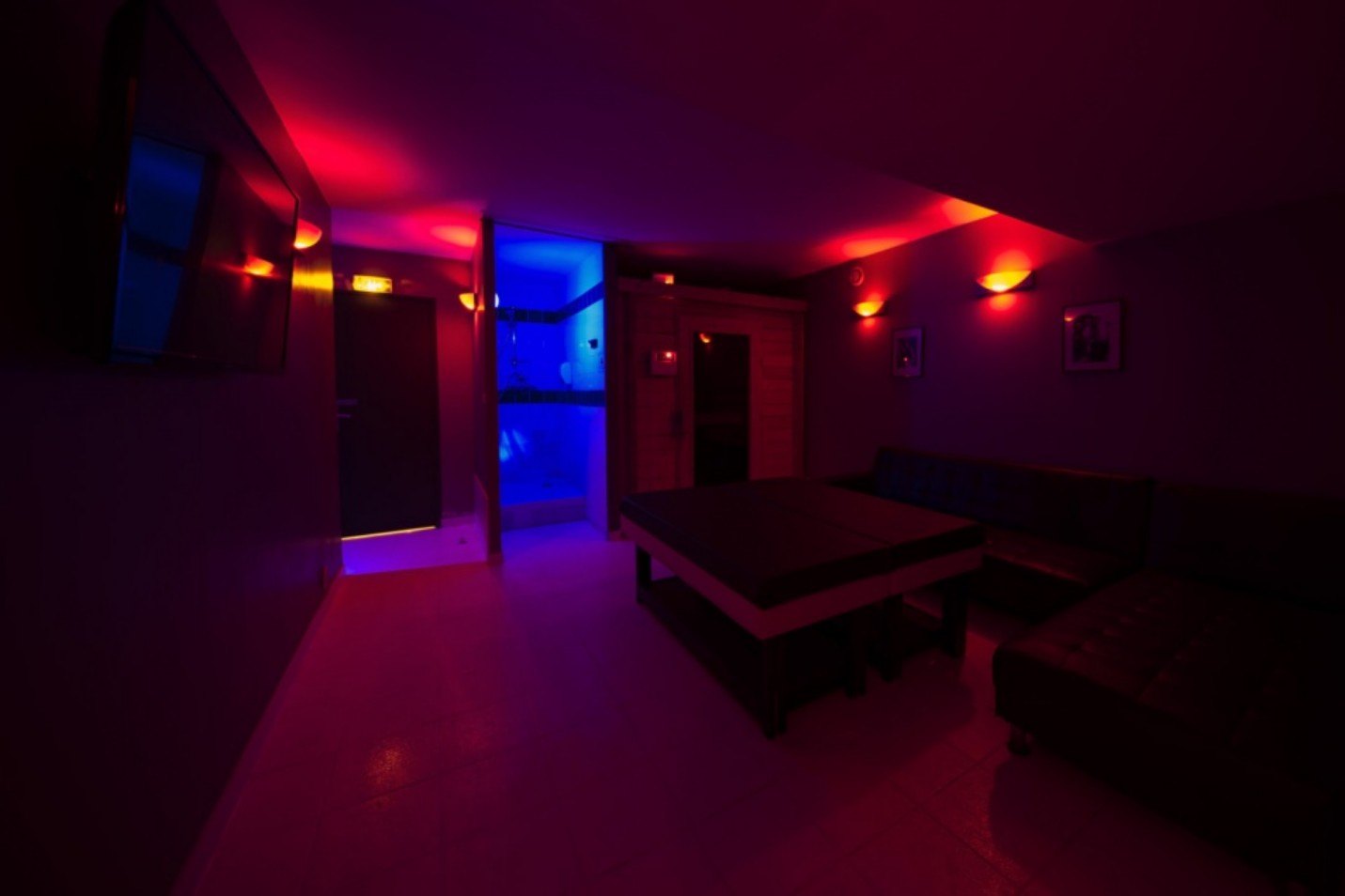 Aquadisiac Sauna Libertin Mixte - Swinger Club in Cannes, France