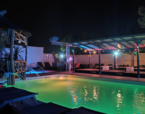 Le New Bora - Swinger Club in Castillon Du Gard, France