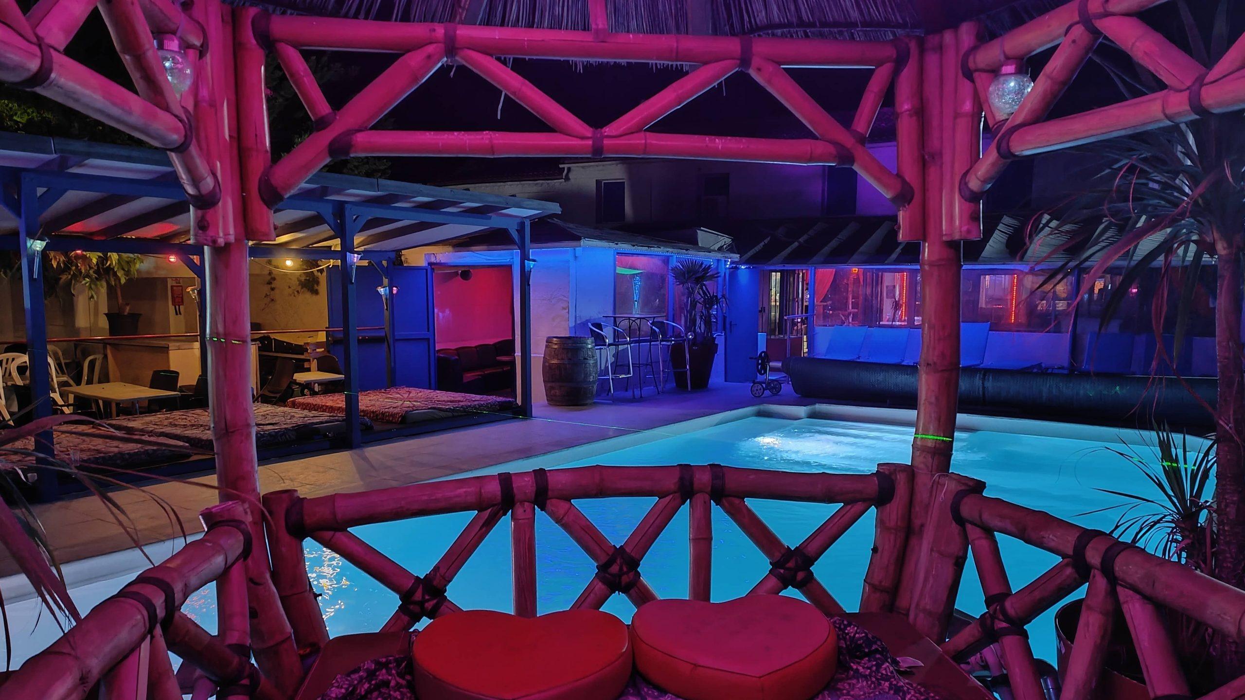 Le New Bora - Swinger Club in Castillon Du Gard, France