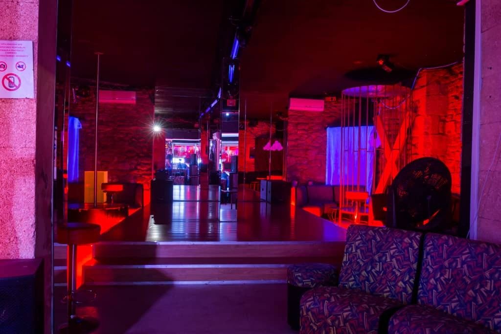 Le New Bora - Swinger Club in Castillon Du Gard, France