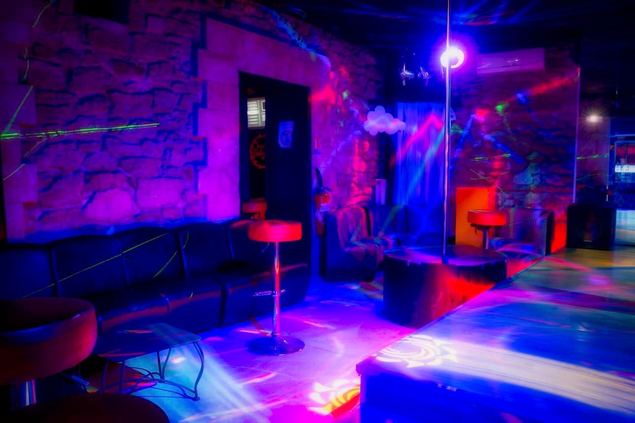 Le New Bora - Swinger Club in Castillon Du Gard, France