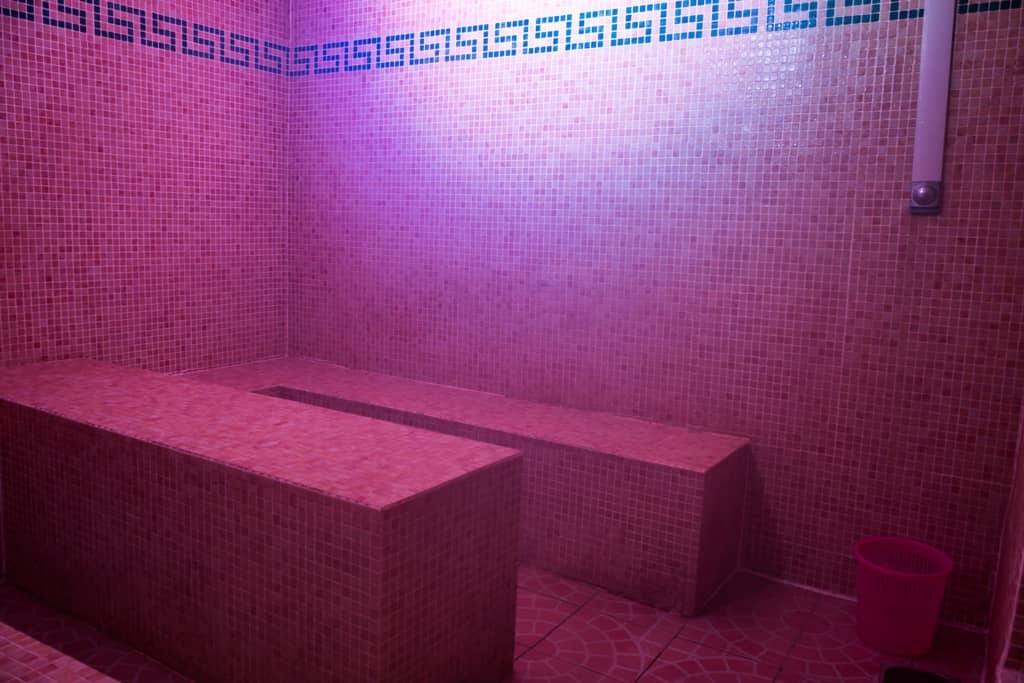Le New Bora - Swinger Club in Castillon Du Gard, France