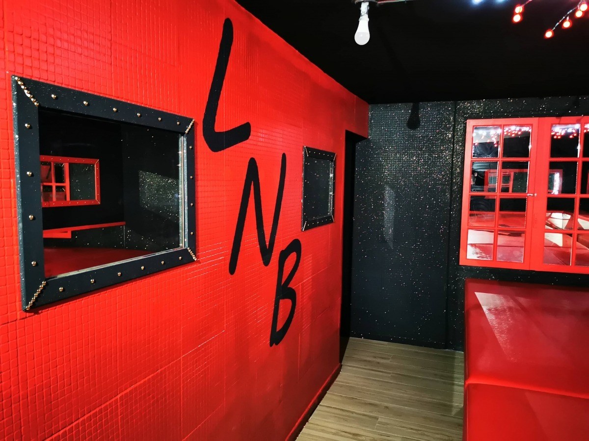 Le New Bora - Swinger Club in Castillon Du Gard, France