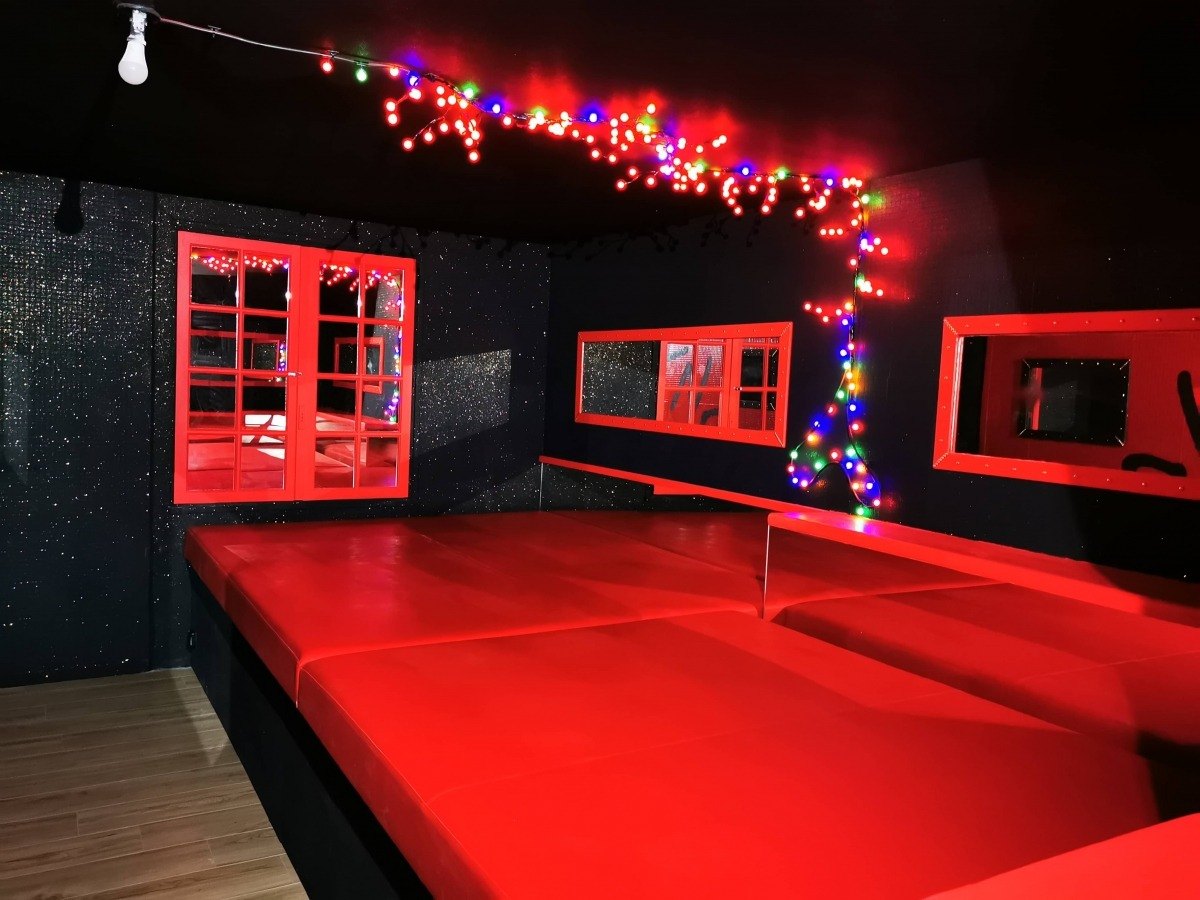 Le New Bora - Swinger Club in Castillon Du Gard, France