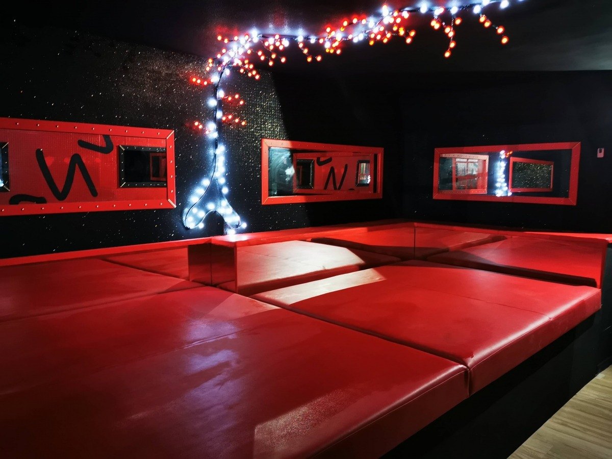 Le New Bora - Swinger Club in Castillon Du Gard, France