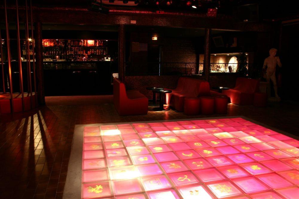 Le Hot - Nightclub in Chateauneuf Les Martigues, France