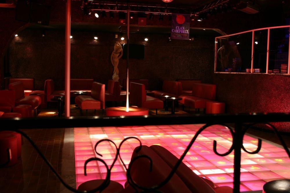 Le Hot - Nightclub in Chateauneuf Les Martigues, France