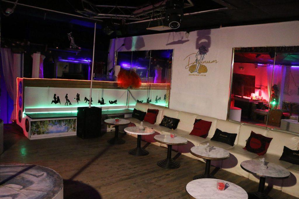 Club Libertin - Le Divinum - Swinger Club in Civens, France