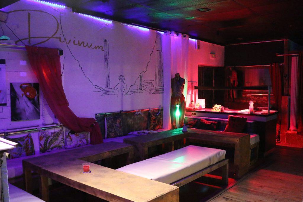 Club Libertin - Le Divinum - Swinger Club in Civens, France