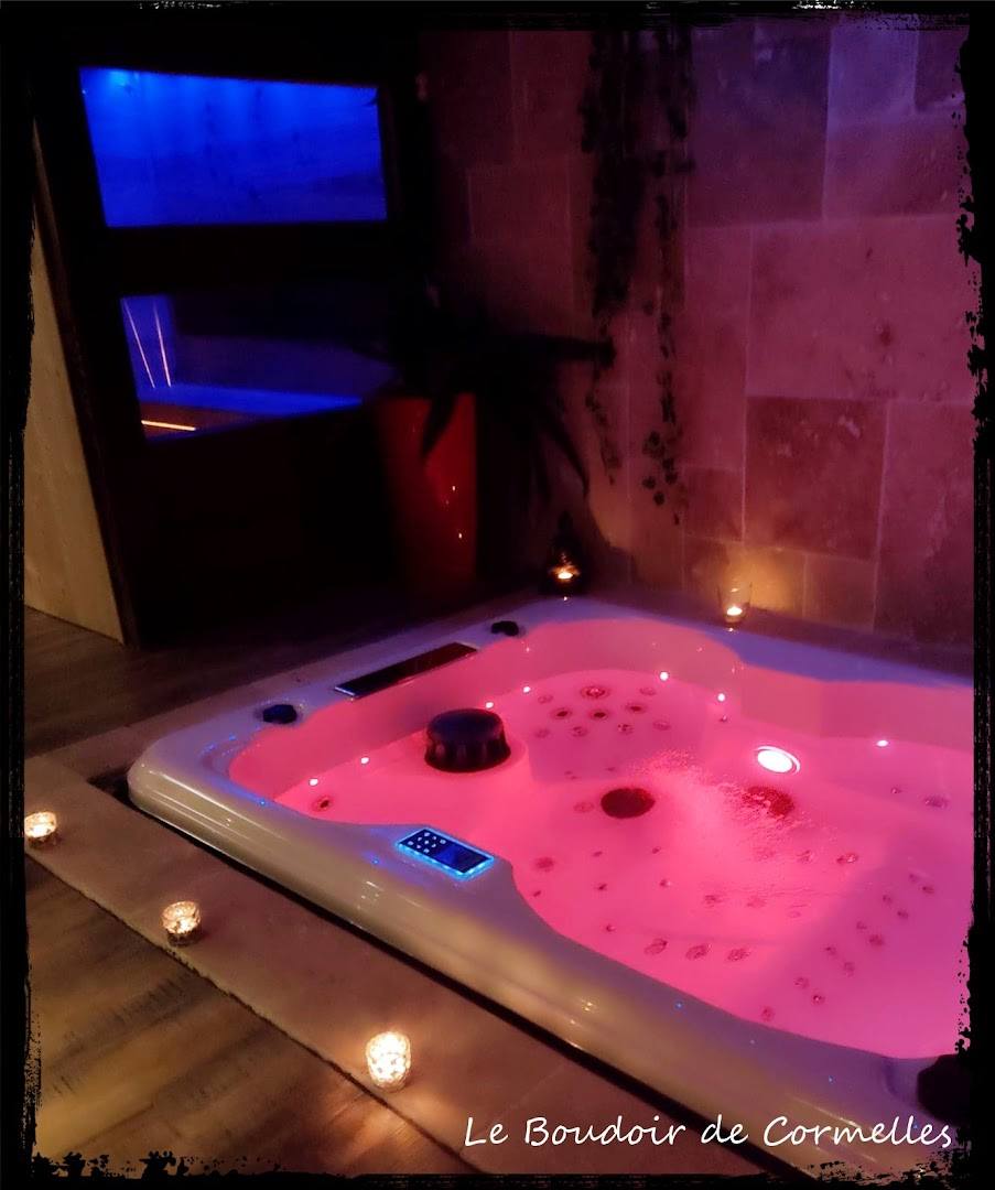Love Room Le Boudoir De Cormelles, Caen, Normandie - Swinger Club in Cormelles Le Royal, France