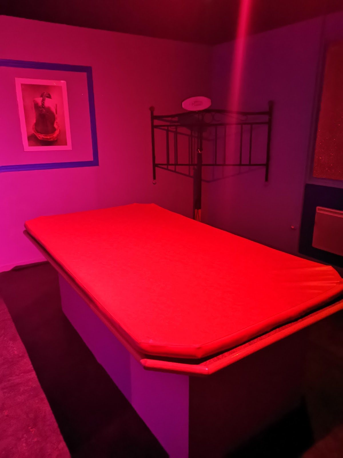 L’Insolite Club - Swinger Club in Decines Charpieu, France