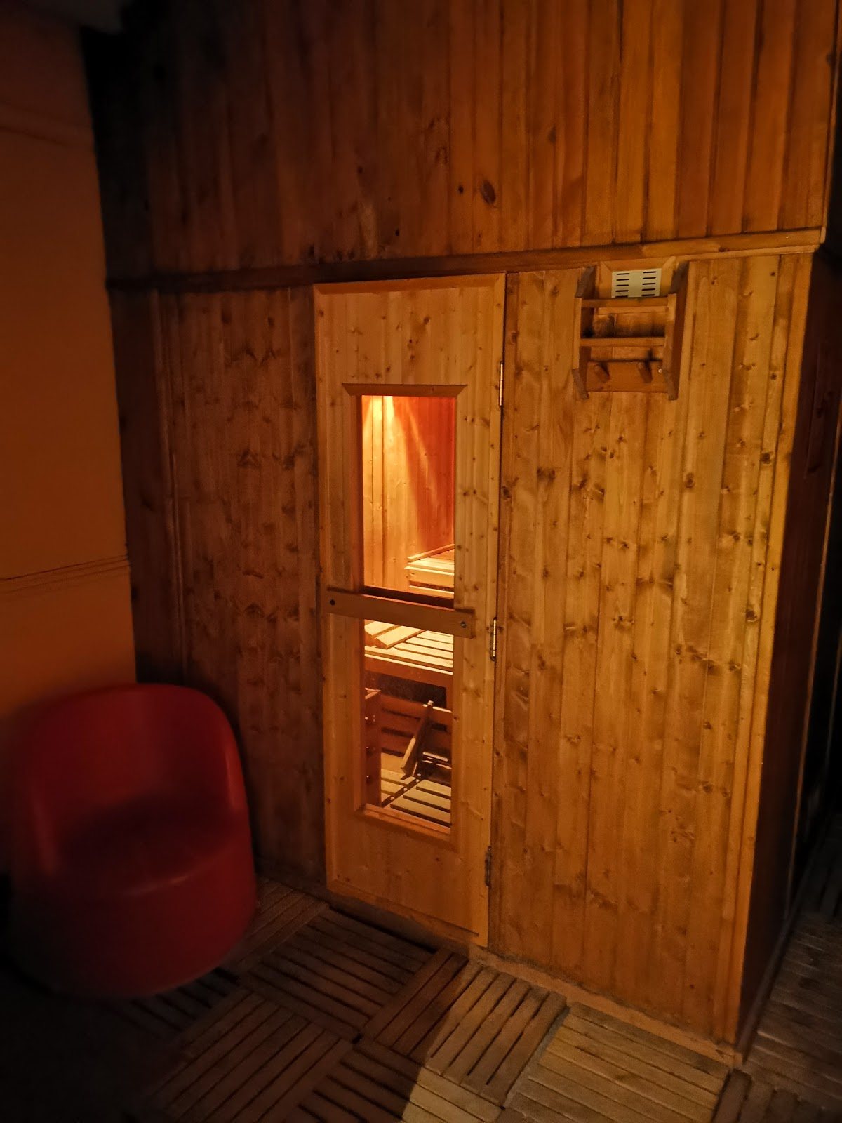 L’Insolite Club - Swinger Club in Decines Charpieu, France