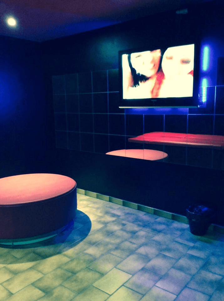 Sauna Le 9 - Fkk in Le Cannet, France