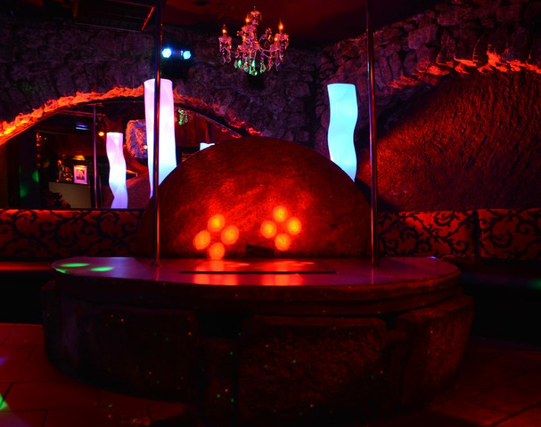 L'Oustaou Du Moulin - Swinger Club in Le Cannet, France