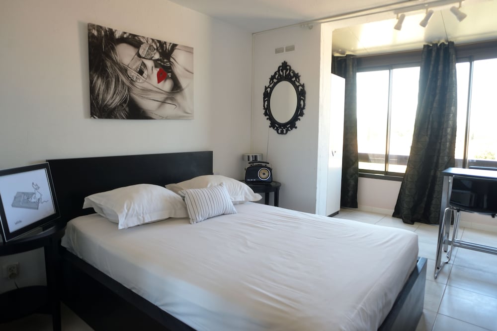 Studio Village Naturiste Hôtel Restaurant Libertin Cap D Agde - Swinger Club in Le Cap D Agde, France