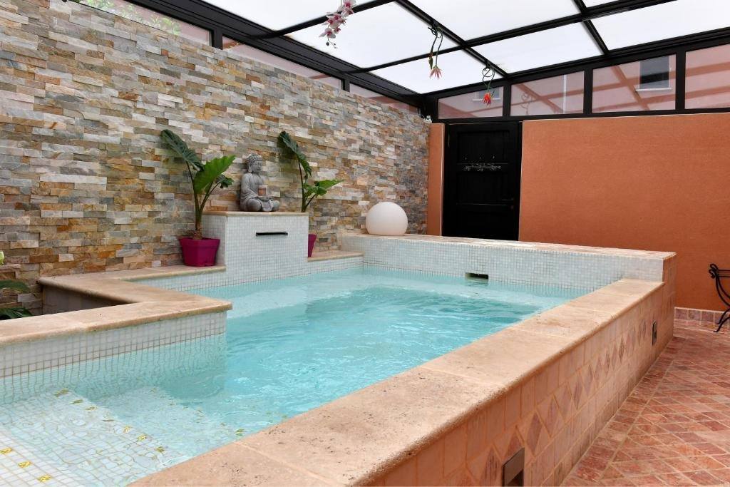 Studio Village Naturiste Hôtel Restaurant Libertin Cap D Agde - Swinger Club in Le Cap D Agde, France