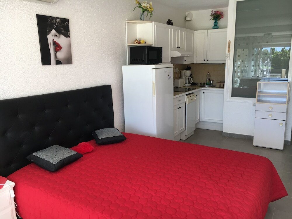 Studio Village Naturiste Hôtel Restaurant Libertin Cap D Agde - Swinger Club in Le Cap D Agde, France