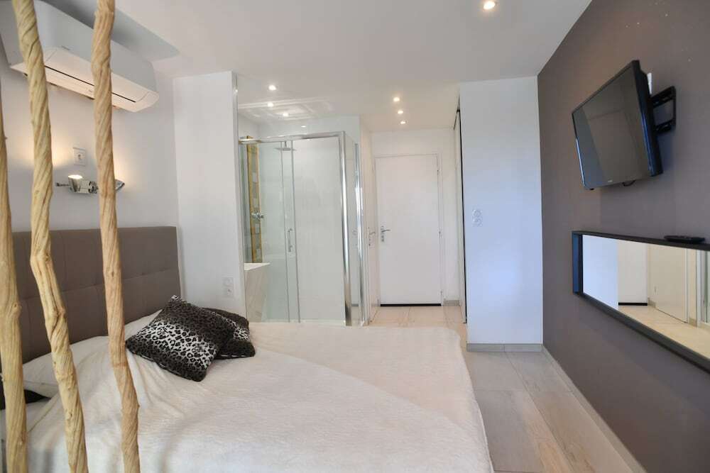 Studio Village Naturiste Hôtel Restaurant Libertin Cap D Agde - Swinger Club in Le Cap D Agde, France
