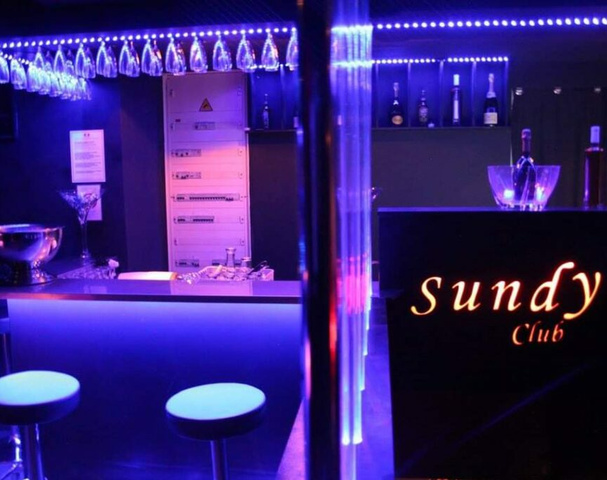 Sundy Club - Swinger Club in Le Coudray, France