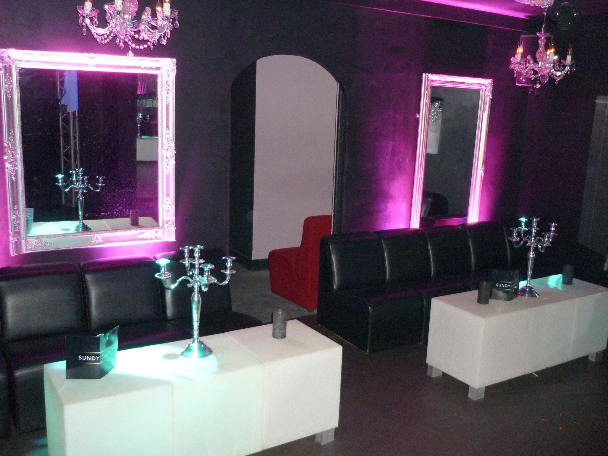 Sundy Club - Swinger Club in Le Coudray, France