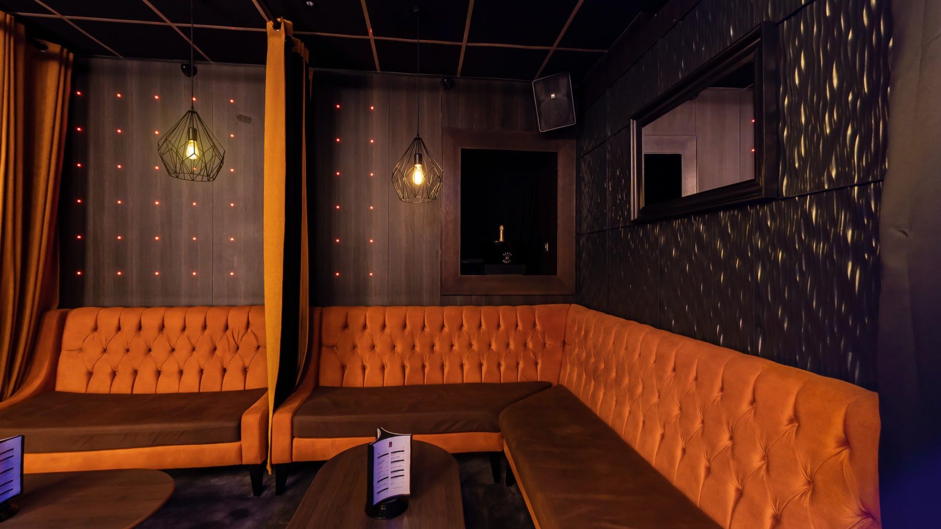 Bus Paradise Lyon - Show Spectacle Cabaret - Nightclub in Lyon, France