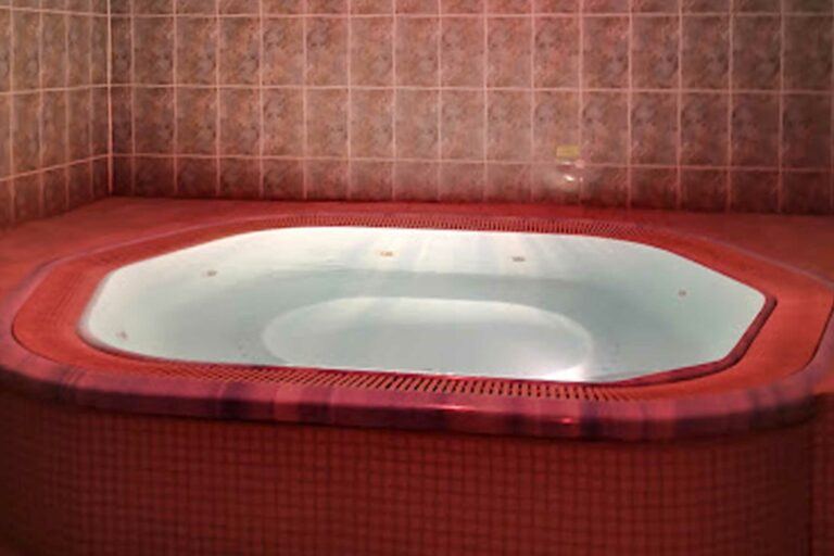 Oasis Club Sauna - Swinger Club in Lyon, France