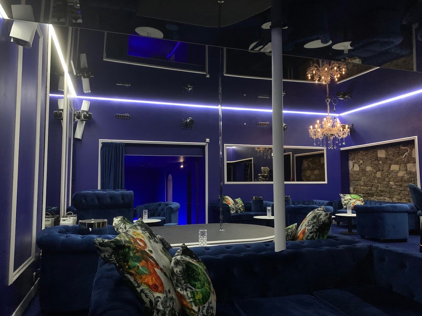Blue Club - Nightclub in Nantes, France