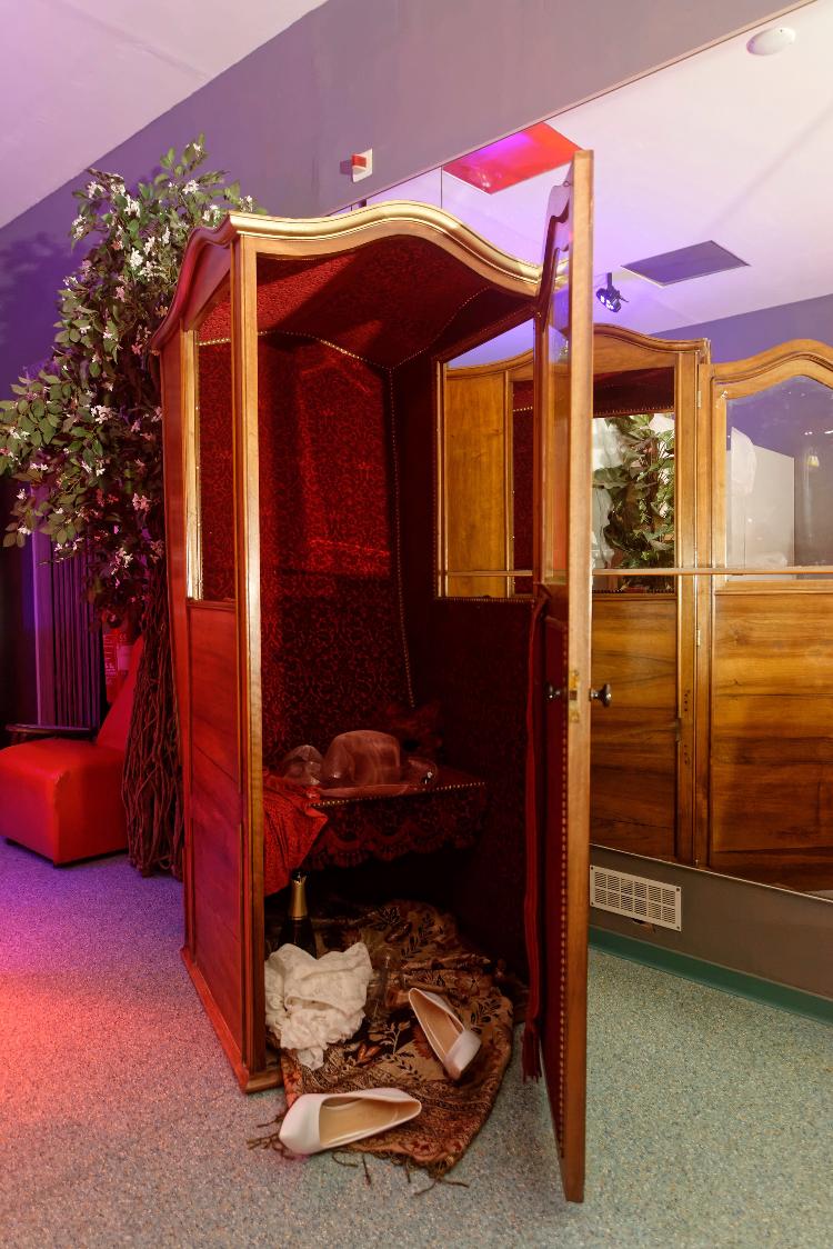 Le Boudoir Cosy Bar - Swinger Club in Nice, France