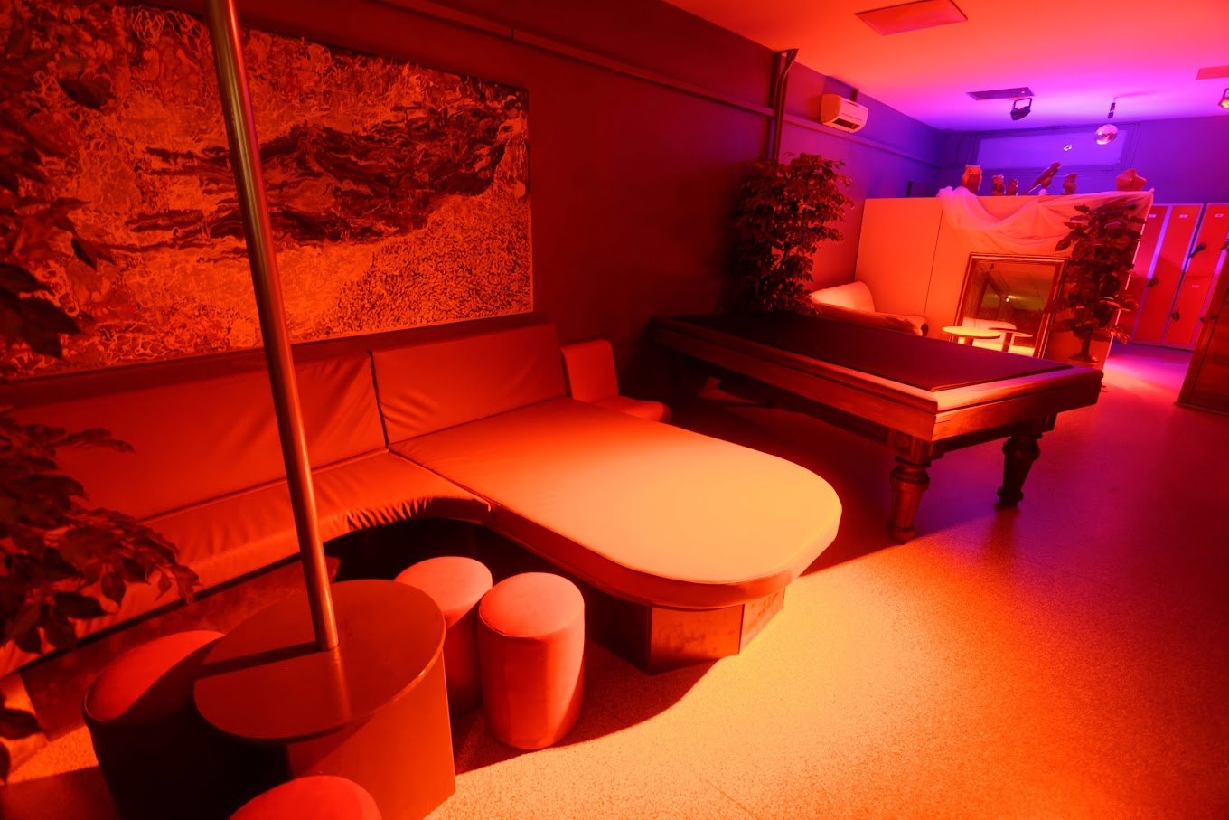 Le Boudoir Cosy Bar - Swinger Club in Nice, France