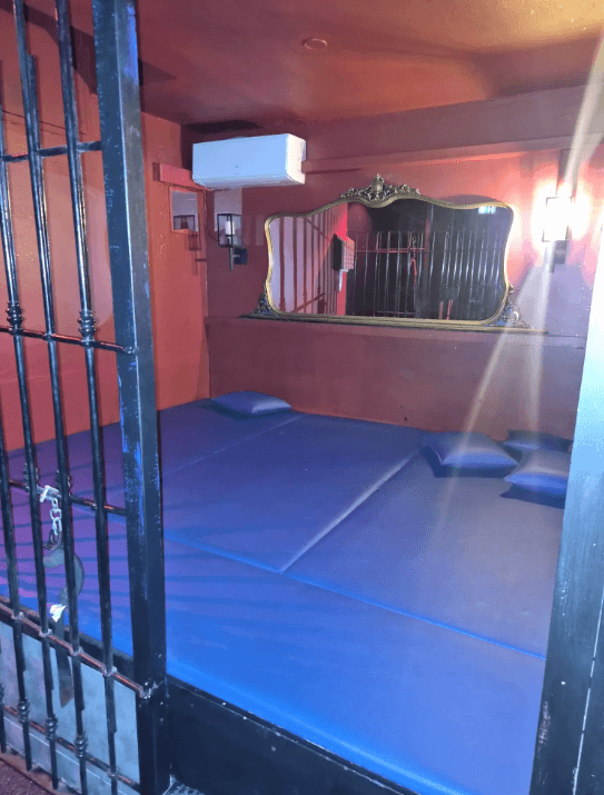 Le Boudoir Cosy Bar - Swinger Club in Nice, France
