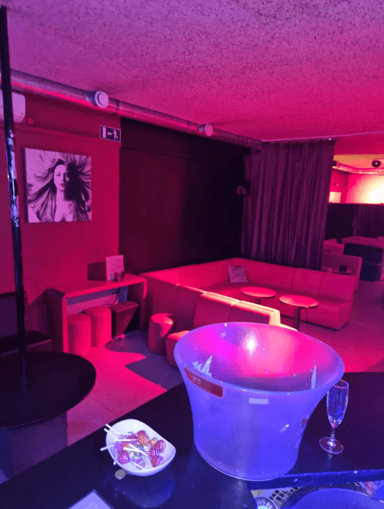 Le Boudoir Cosy Bar - Swinger Club in Nice, France