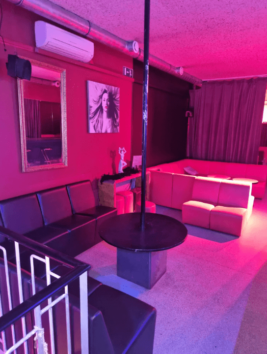Le Boudoir Cosy Bar - Swinger Club in Nice, France