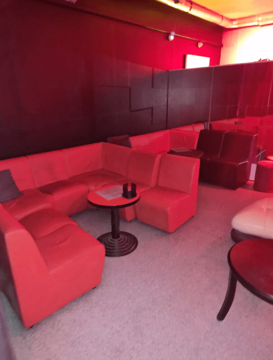 Le Boudoir Cosy Bar - Swinger Club in Nice, France