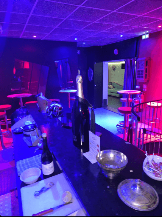 Le Boudoir Cosy Bar - Swinger Club in Nice, France