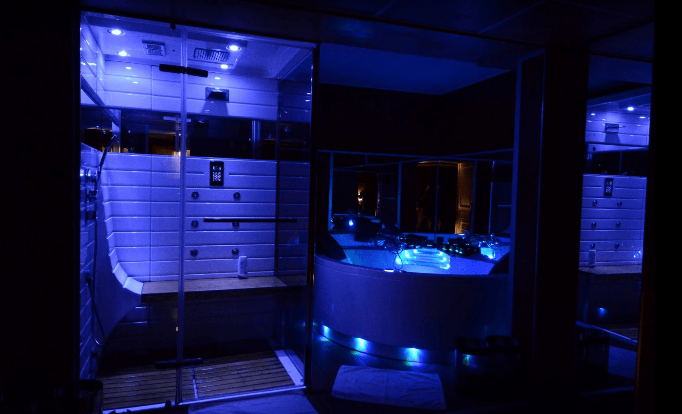 Bijoux Noir L'Aisance Des Sens - Erotic Massage in Paris, France