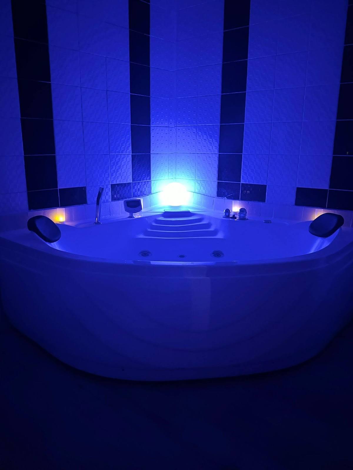 Le Bain Des Sens Massage Naturiste Paris - Erotic Massage in Paris, France